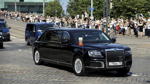 xe-sang-chong-dan-aurus-senat-limousine-cua-tong-thong-nga-vladimir-putin-co-gi-dac-biet