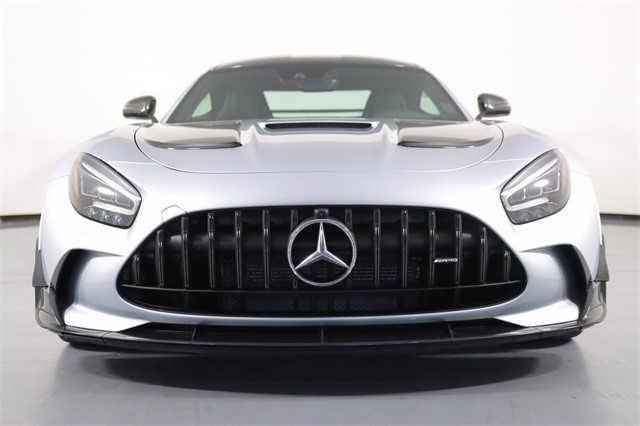 mercedes-amg-gt-black-series-p-one-edition-duoc-ban-lai-voi-gia-hon-20-ty-dong