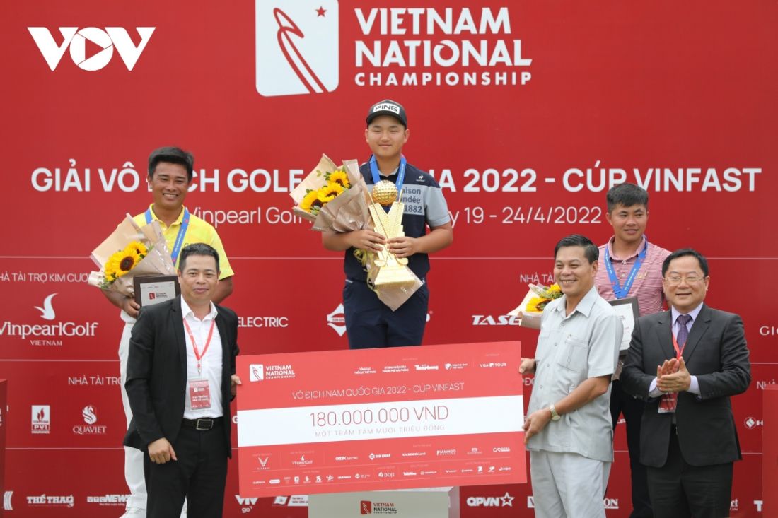 golfer-15-tuoi-nguyen-anh-minh-vo-dich-giai-golf-quoc-gia-2022-cup-vinfast