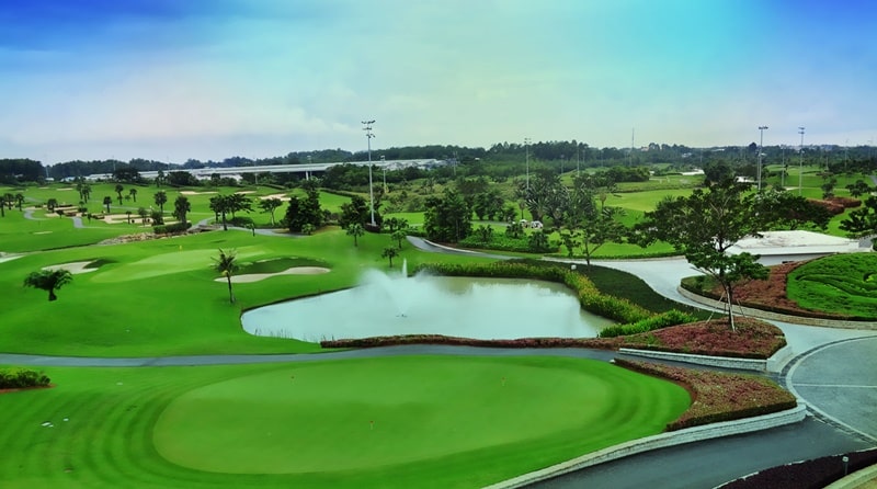 Bên trong sân golf Tân Sơn Nhất có gì  Tuổi Trẻ Online