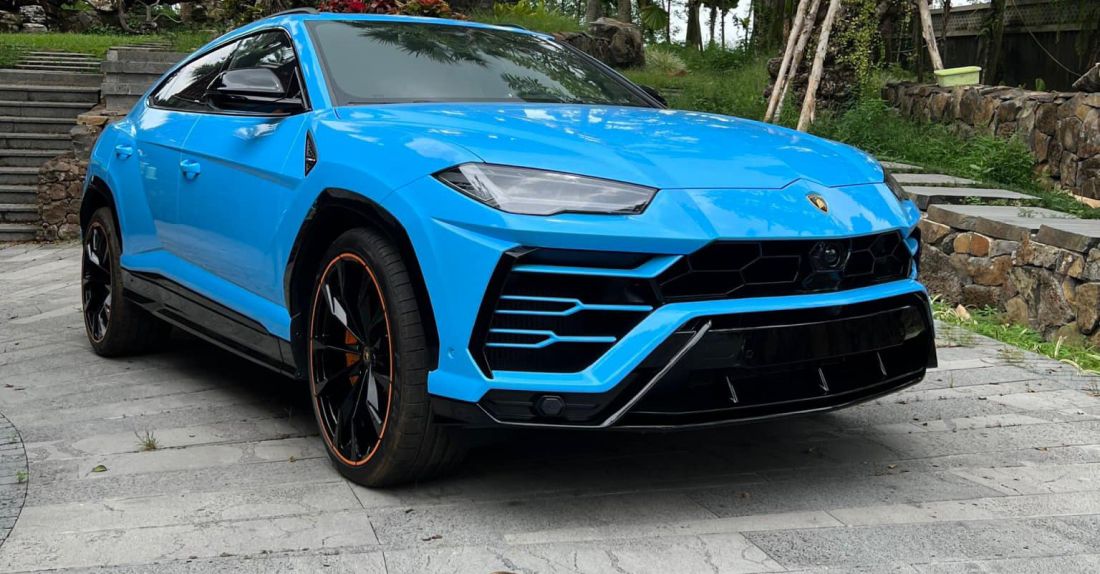 Giữa cơn sốt xe nhập tư nhân, Lamborghini Urus màu độc lên sàn xe cũ dù mới  chạy 1 tháng 