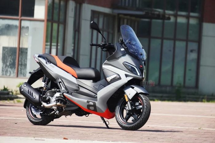 Max sr. Aprilia SR Max 250. Априлия макси скутер 250 т темно синий. Мотоскутер Max sr4. Ona- скутер.