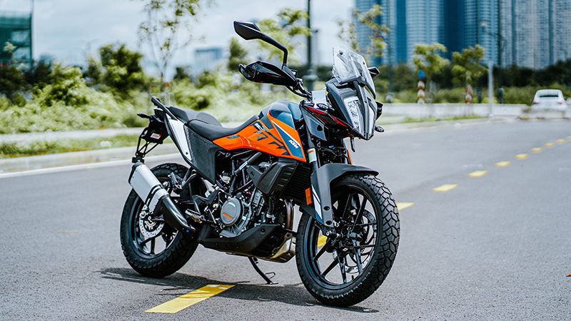 Đắt hơn hẳn các mô tô cùng phân khúc, KTM 390 Adventure 2022 có gì để biker Việt bỏ ra 230 triệu đồng?