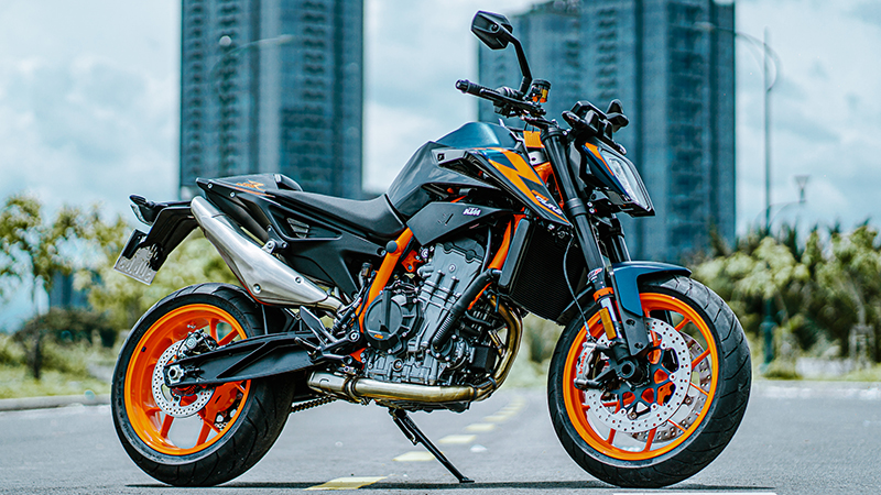 KTM 890 Duke R 2022 về Việt Nam với giá bán làm nhiều biker hết hồn