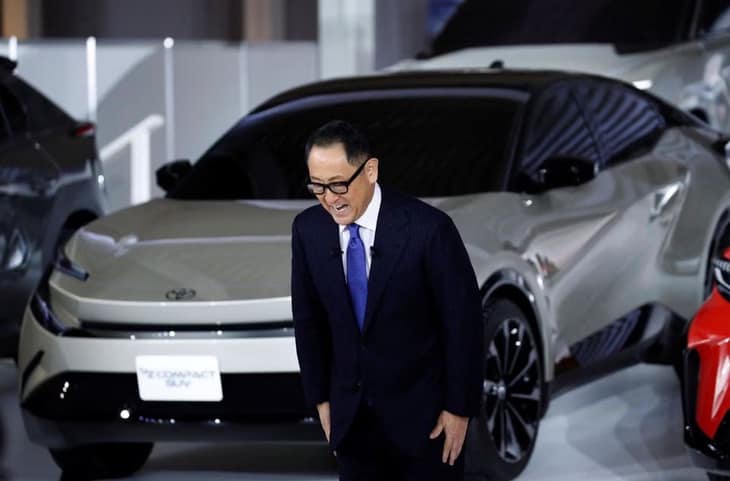 CEO Toyota từ chức, nhường chỗ cho người trẻ làm xe điện