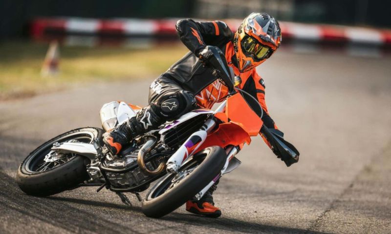 450 SMR 2024 của KTM sẵn sàng lăn bánh