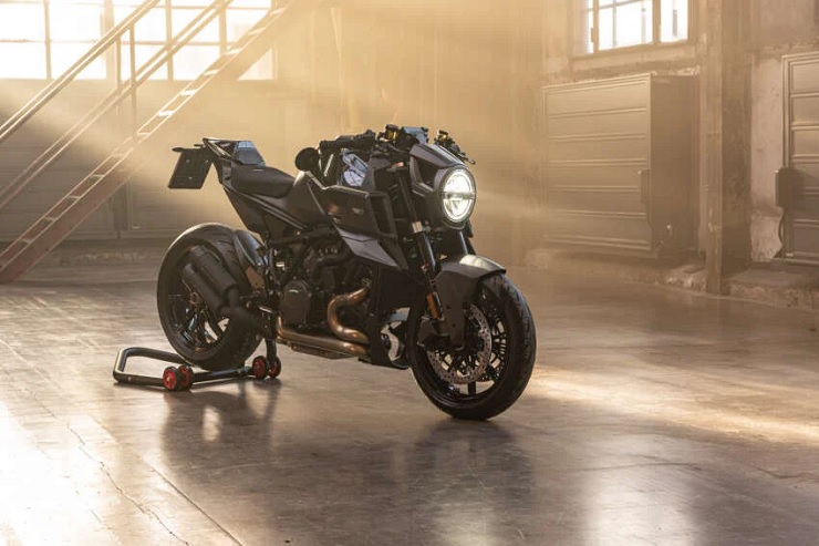 KTM Brabus 1300R Edition 23 giá 2,4 tỷ, chưa về nước đã 