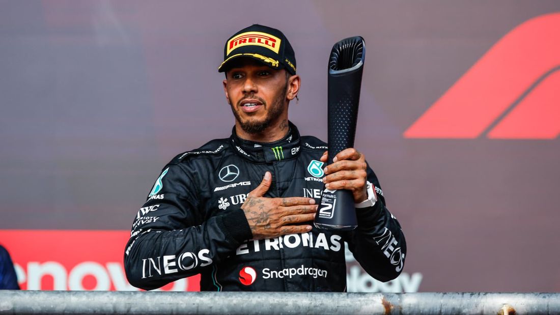 Hết năm sau, Lewis Hamilton sẽ rời bỏ Mercedes chuyển sang đua F1 cho Ferrari