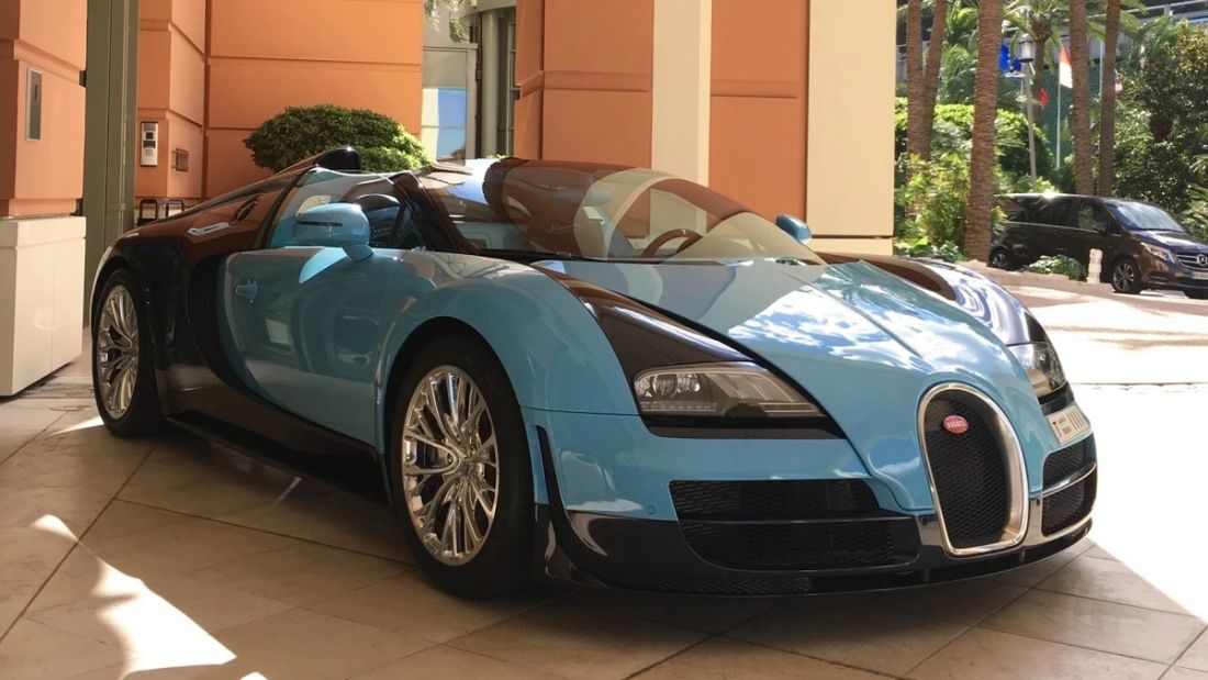 4-chiec-bugatti-veyron-sieu-hiem-bi-canh-sat-tich-thu