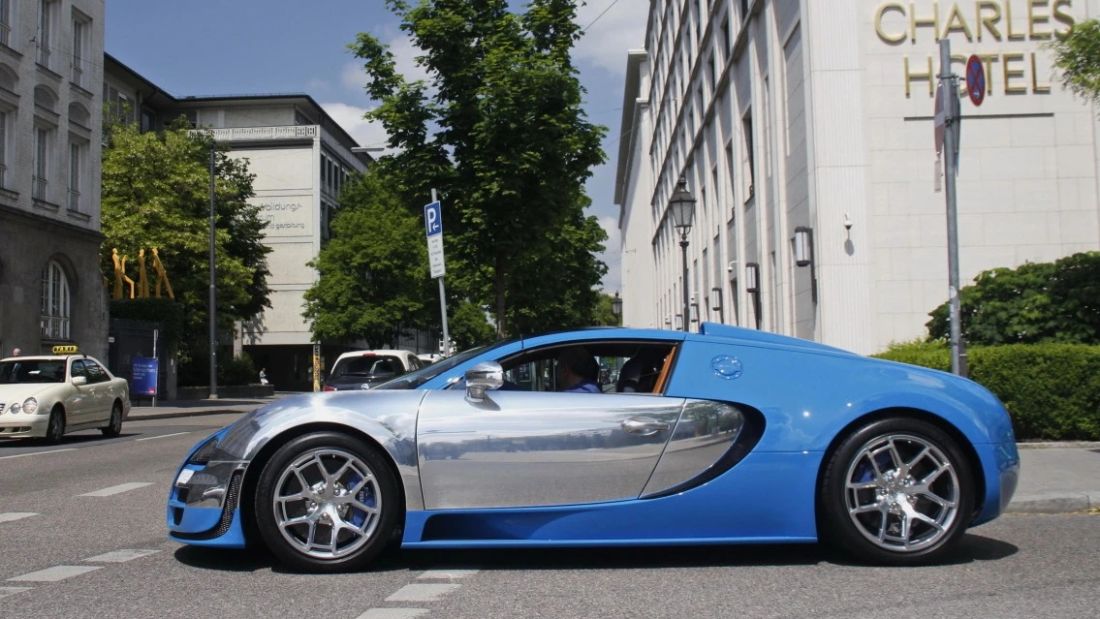 4-chiec-bugatti-veyron-sieu-hiem-bi-canh-sat-tich-thu