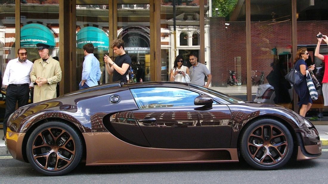 4-chiec-bugatti-veyron-sieu-hiem-bi-canh-sat-tich-thu