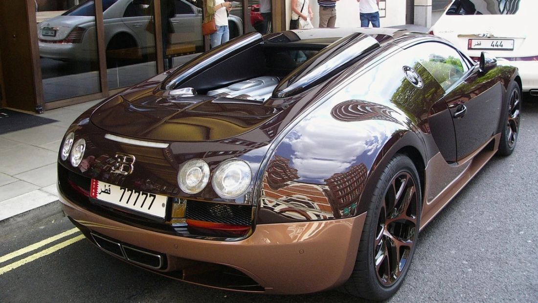 4-chiec-bugatti-veyron-sieu-hiem-bi-canh-sat-tich-thu