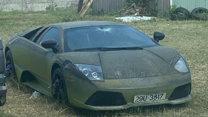 xot-xa-sieu-xe-lamborghini-murcielago-dai-nang-dam-mua-co-chi-tiet-kho-hieu