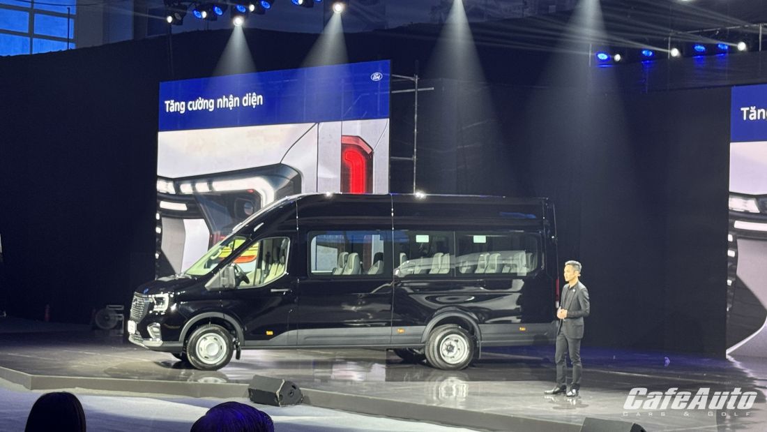 ford-transit-moi-co-3-phien-ban-chinh-va-2-bien-the-phu-gia-cao-nhat-gan-1-5-ty-dong