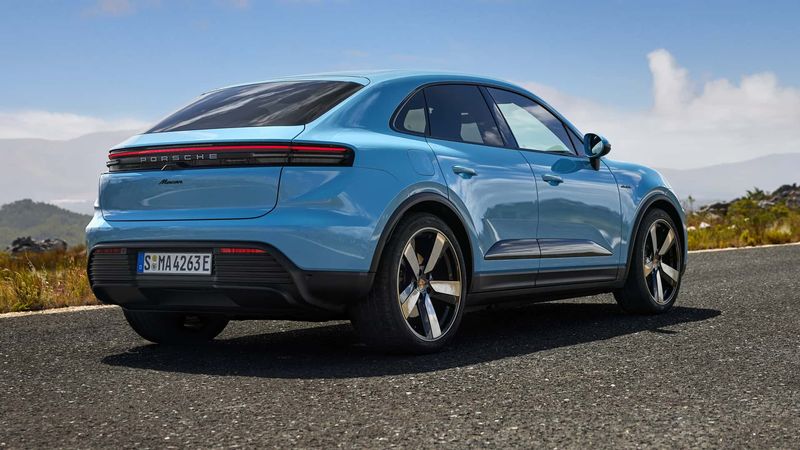 porsche-bo-sung-them-2-phien-ban-cho-macan-ev-co-tuy-chon-off-road