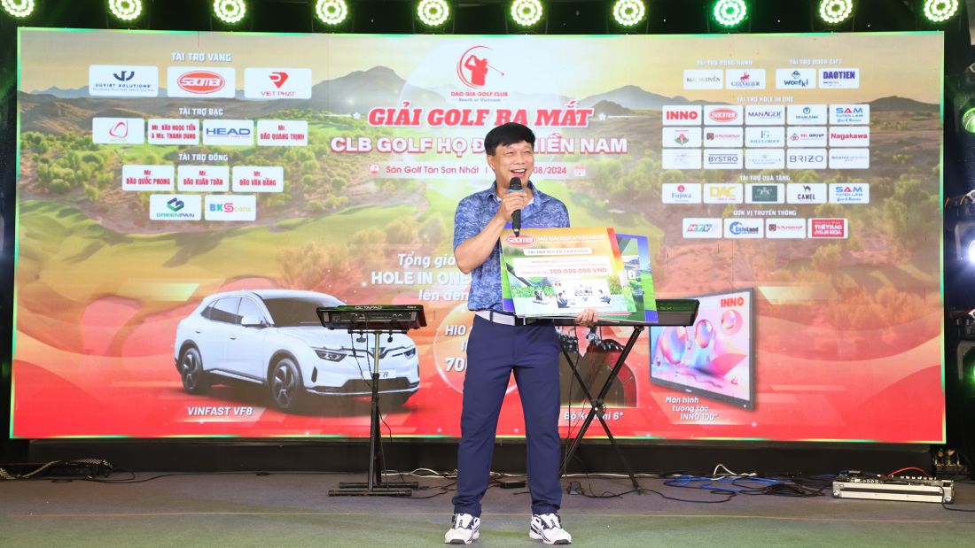 xuat-hien-2-golfer-gianh-giai-hio-tai-su-kien-ra-mat-clb-golf-ho-dao