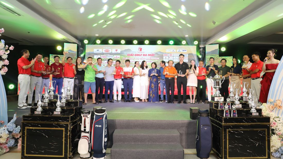 xuat-hien-2-golfer-gianh-giai-hio-tai-su-kien-ra-mat-clb-golf-ho-dao