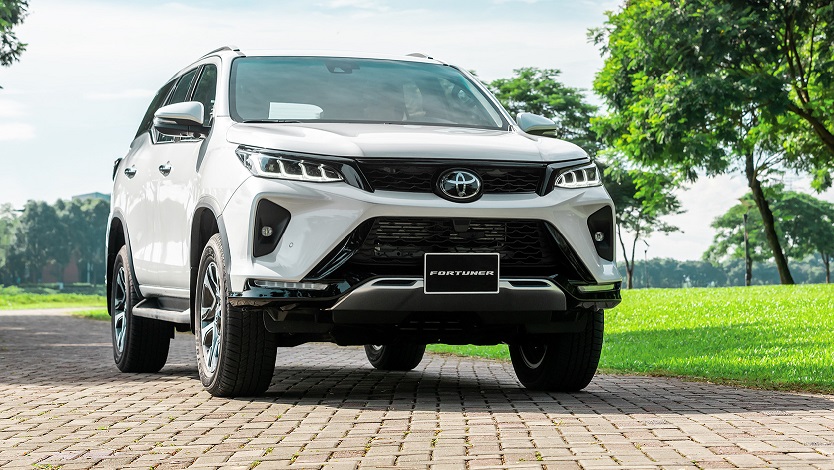 thi-phan-xe-suv-thang-9-2024-toyota-fortuner-tang-suc-ban-it-co-su-xao-tron