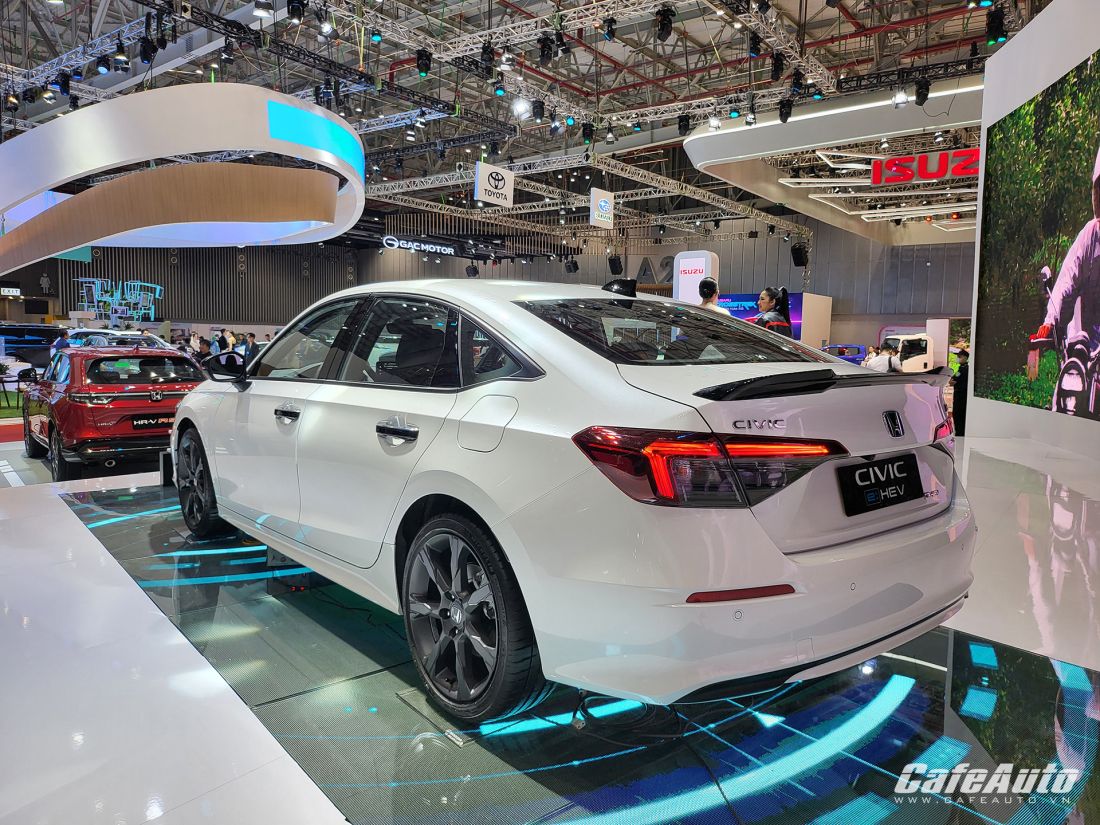 honda-chiem-song-vms-2024-voi-civic-hybrid-va-bo-doi-xe-may-dien-moi