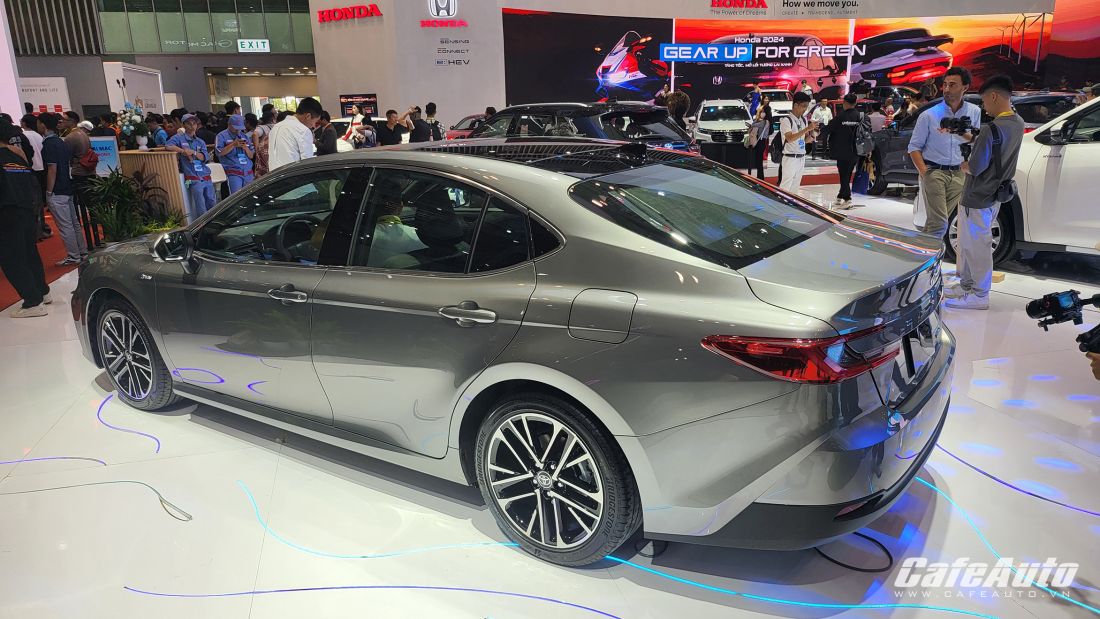 toyota-camry-the-he-moi-ra-mat-tai-vms-2024-gia-cao-nhat-hon-1-5-ty-dong