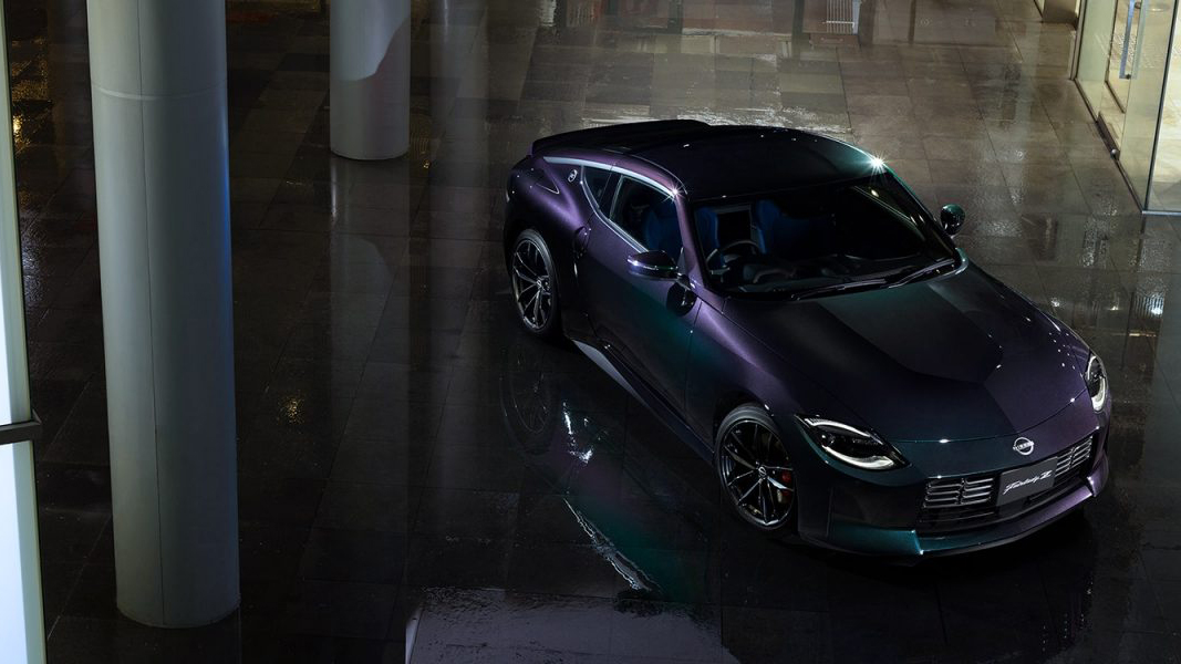 nissan-z-co-ban-nang-cap-moi-bo-sung-mau-la-nhung-cach-ban-xe-lai-gay-chu-y