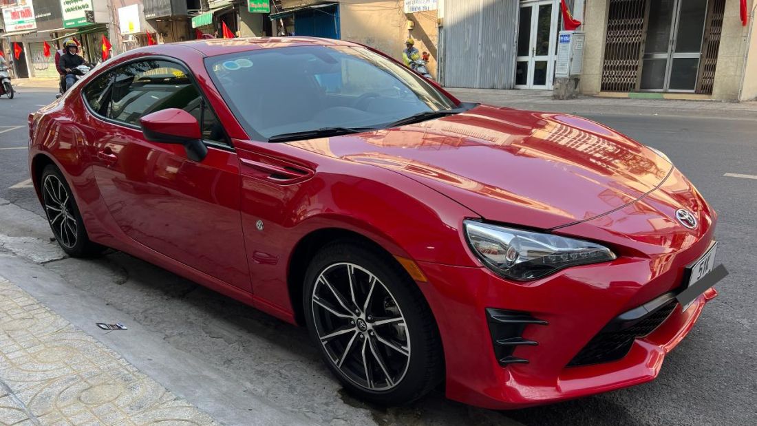 doanh-nhan-cuong-do-la-chot-xe-the-thao-toyota-86-cuc-nhanh