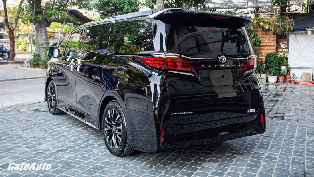 Có giá tiền tỷ nhưng xe hạng sang Toyota Alphard vẫn bị triệu hồi tại Việt Nam
