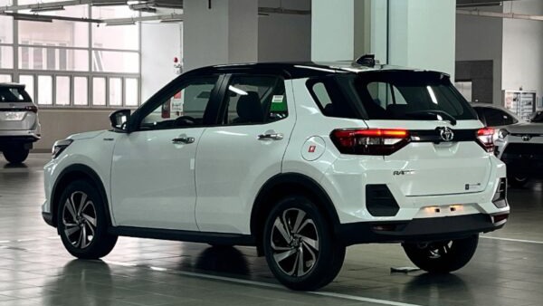 Không có nâng cấp gì mới, Toyota Raize tăng giá hơn chục triệu đồng cho mỗi phiên bản