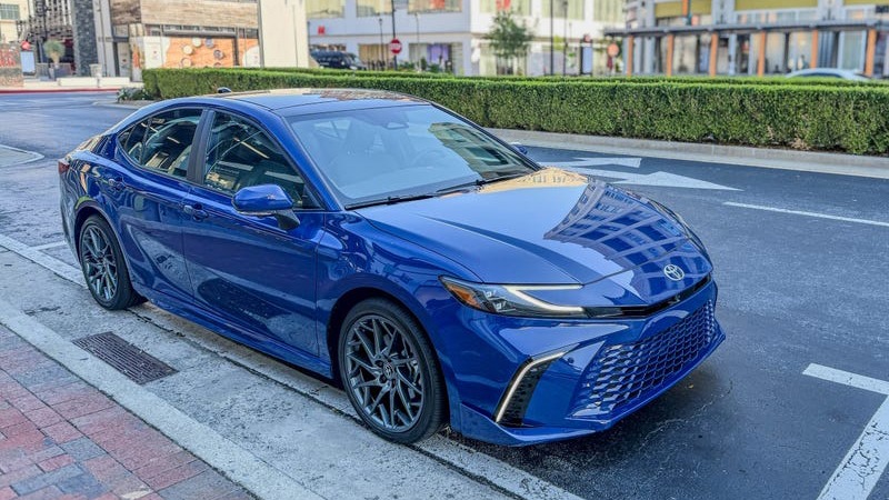 Bất ngờ tăng trường, xe hybrid Toyota không đáp ứng đủ nhu cầu, người mua phải chờ đợi