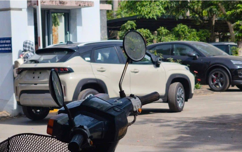 Xe ô tô Suzuki Fronx bất ngờ xuất hiện tại Hà Nội
