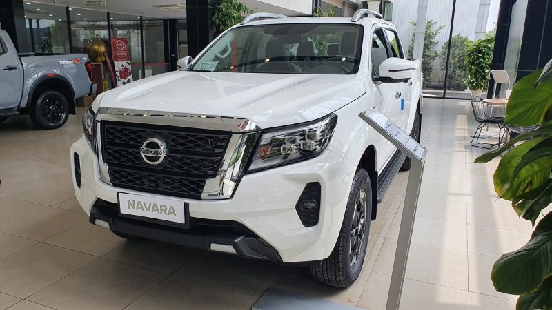 Nissan Navara giảm giá mạnh, trở thành mẫu bán tải rẻ nhất Việt Nam