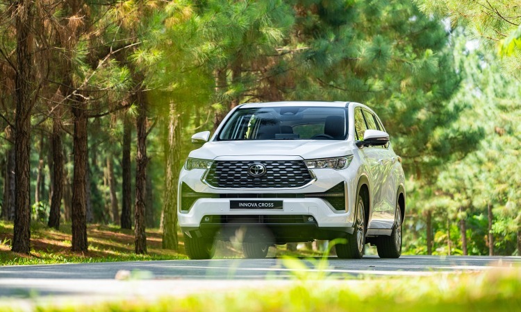 Hơn 5.600 xe Toyota bán ra trong tháng 4 tại Việt Nam, doanh số xe hybrid gây chú ý