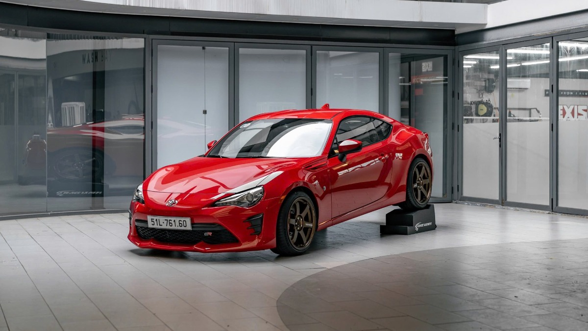 Toyota 86 độ hàng trăm triệu đồng của Cường “Đô-la” có những gì?
