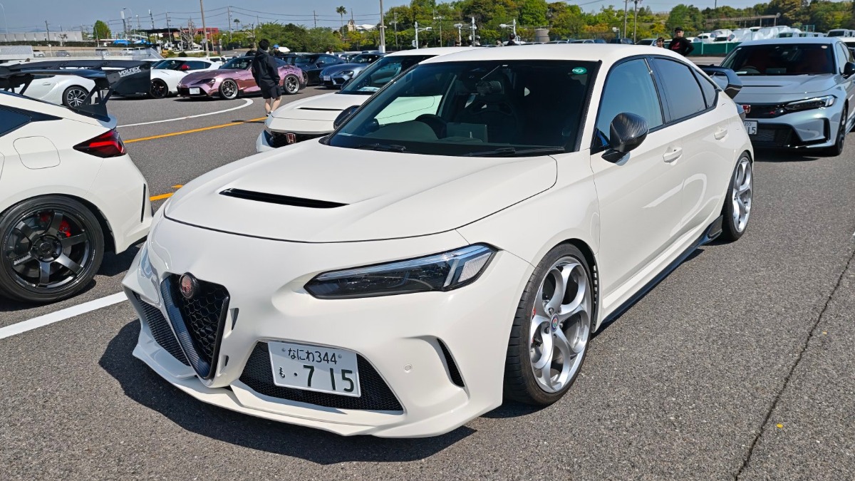 Honda Civic Type R độ phong cách Alfa Romeo Giulia GTAm gây tranh cãi