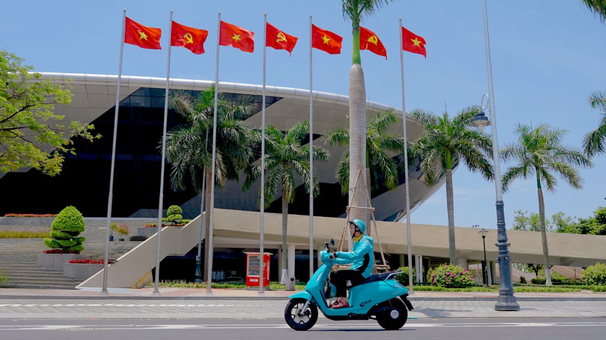 Tài xế Xanh SM Bike trúng ô tô VinFast VF 3: “Cứ làm việc có tâm, điều tuyệt vời sẽ tới”