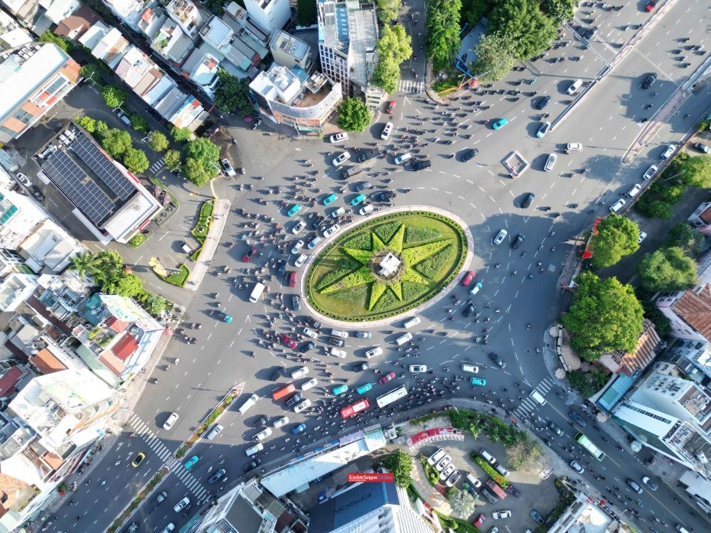 Sau 2 tuần vận hành đèn tín hiệu ở vòng xoay Điện Biên Phủ: giao thông đã thoáng hơn