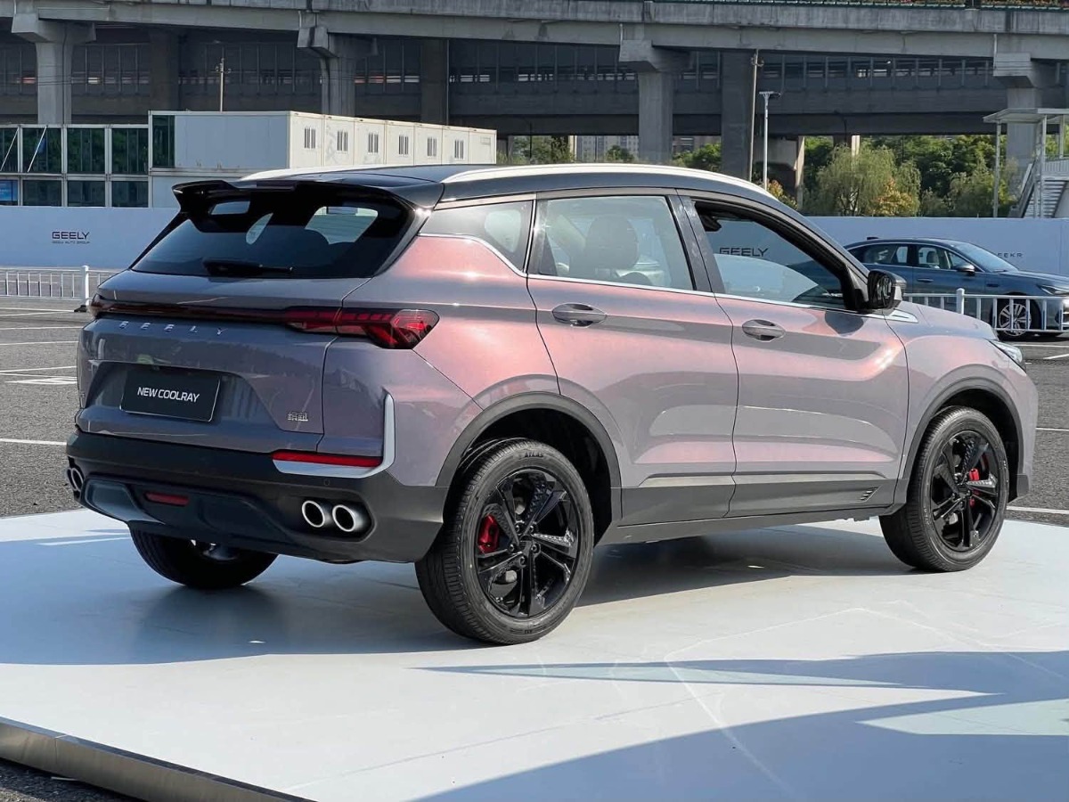 Geely Coolray 2026 giá 499 triệu: SUV cỡ B có chịu được áp lực từ xe điện VF 5?