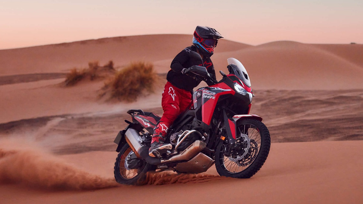Honda Africa Twin 2026 hay BMW R 1300 GS: Biker lâu năm sẽ xuống tiền cho chiếc nào?