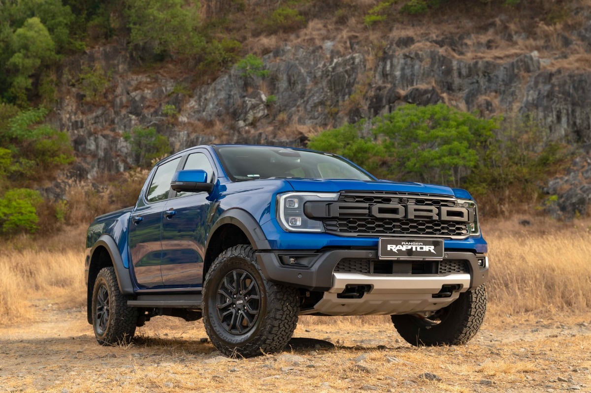 Ranger Raptor V6 không còn so kè nội bộ với Hilux hay Triton: Bán tải bước sang cuộc chơi SUV hạng D