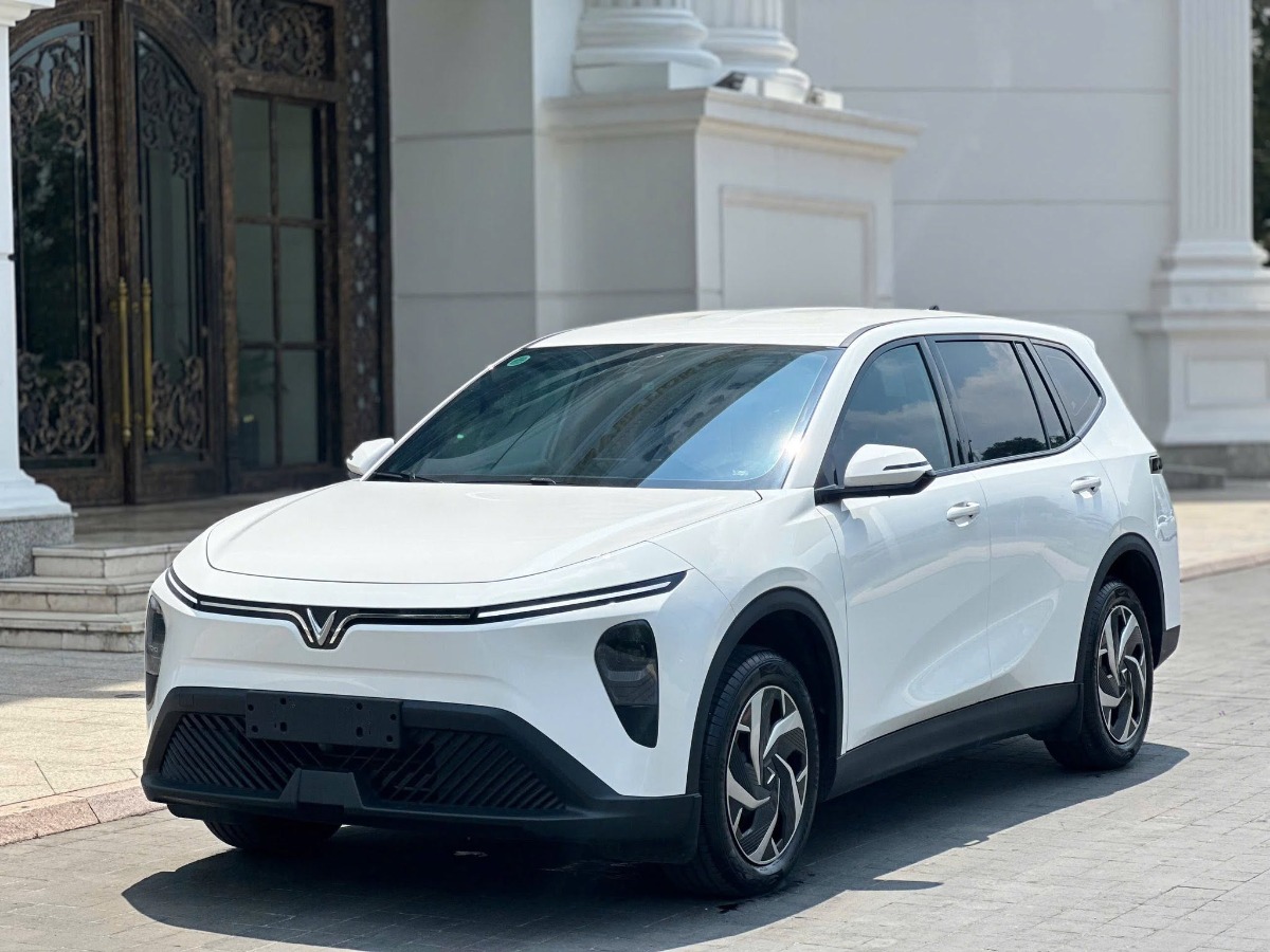 VinFast Limo Green bỏ xa Mitsubishi Xpander và Toyota Veloz Cross dù đối thủ giảm giá mạnh