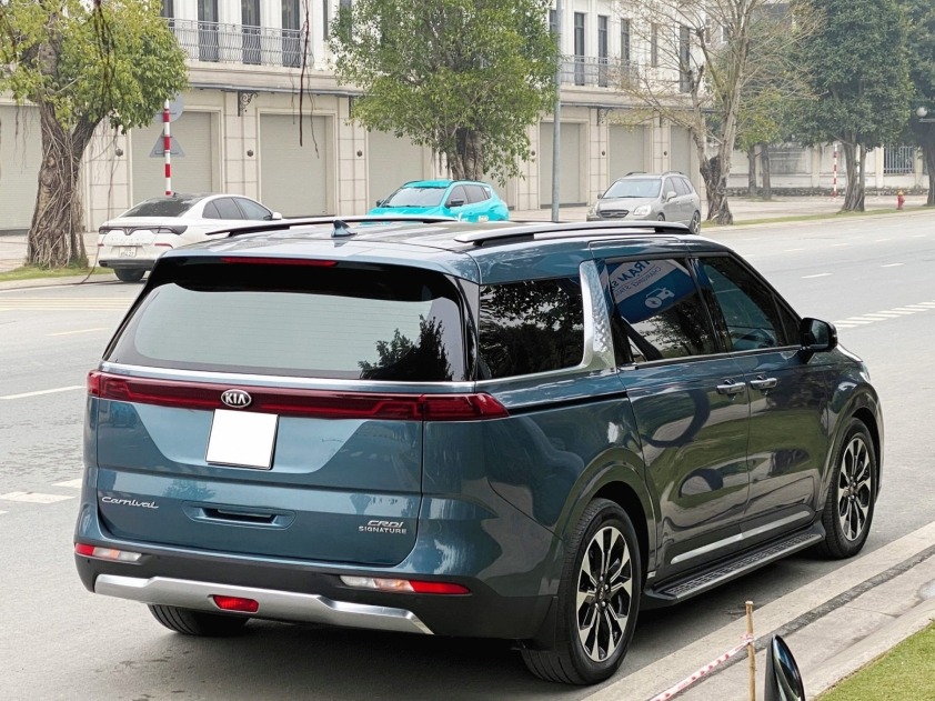 Có nên mua Kia Carnival cũ cho gia đình? Chọn bản máy dầu hay máy xăng?