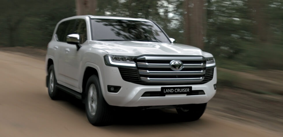 Toyota Land Cruiser LC300 2026: Giá lăn bánh và thực trạng bia kèm lạc mới nhất