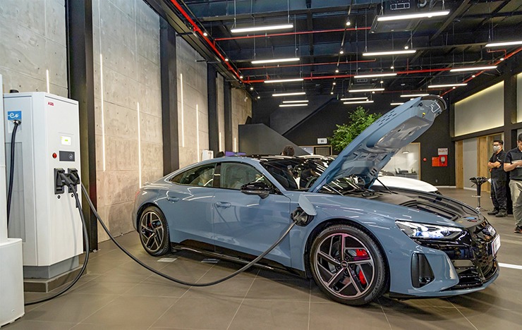 Đánh giá hệ thống trạm sạc Audi e-tron tại TP.HCM: Tiện nghi hay rào cản cho xe sang?