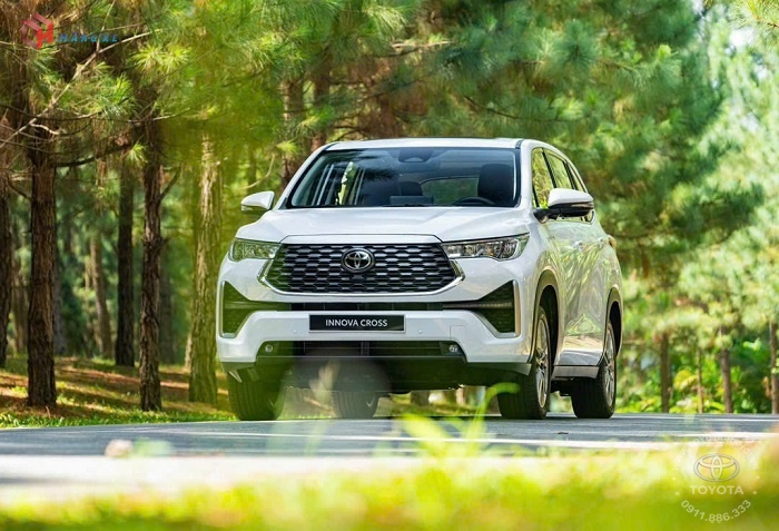 Nên chọn Toyota Innova Cross bản V hay HEV?