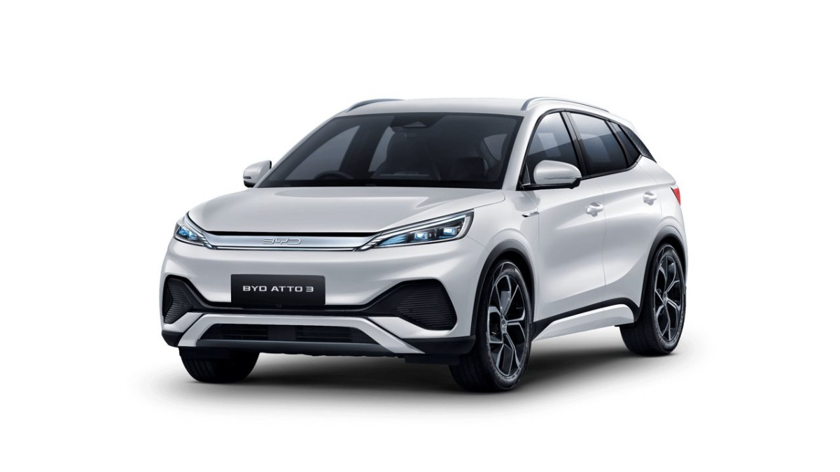 Có nên mua BYD Atto 3 hay Mitsubishi Xforce? So sánh xe điện và xe xăng tầm giá 700 triệu