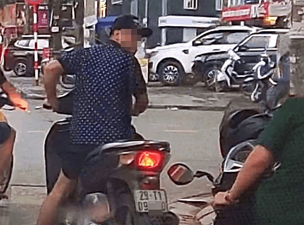 Đèn xanh còn 3 giây thì vội phóng, đèn đỏ còn 3 giây thì bấm còi giục. Rốt cuộc là chúng ta đang vội đi đâu?