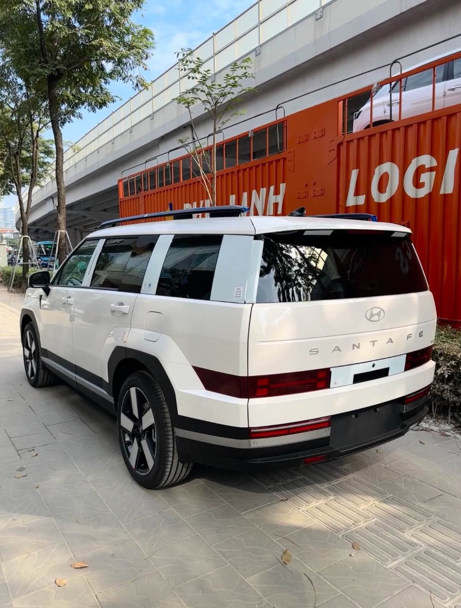 Giá xe Hyundai Santa Fe giảm sốc 220 triệu đồng: mức giá lăn bánh thấp kỷ lục, cơ hội bắt đáy suv 7 chỗ lớn nhất năm
