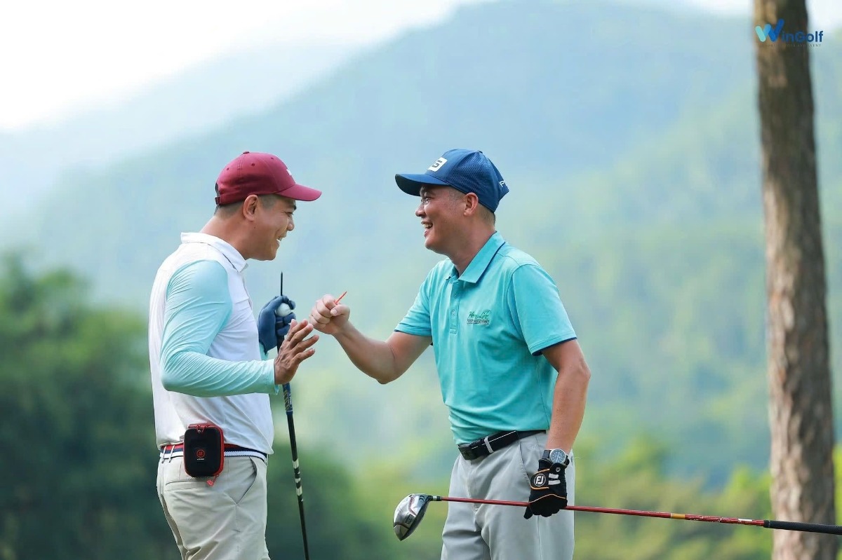 Tại sao doanh nhân thích chơi golf? 10 lý do khiến golf trở thành môn thể thao của giới lãnh đạo