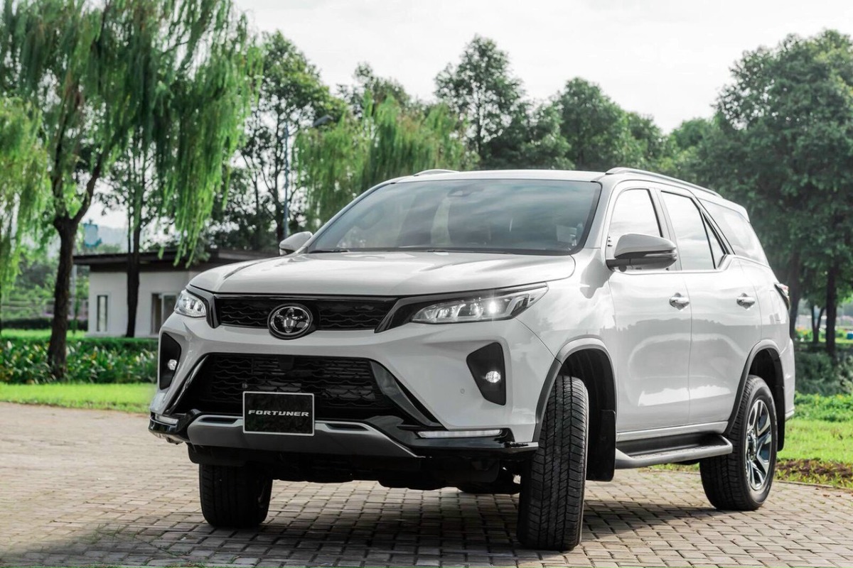 Fortuner Legender có đáng mua? Bỏ thêm gần 200 triệu đồng để đổi lấy điều gì? So sánh với Toyota Fortuner thường từ A-Z