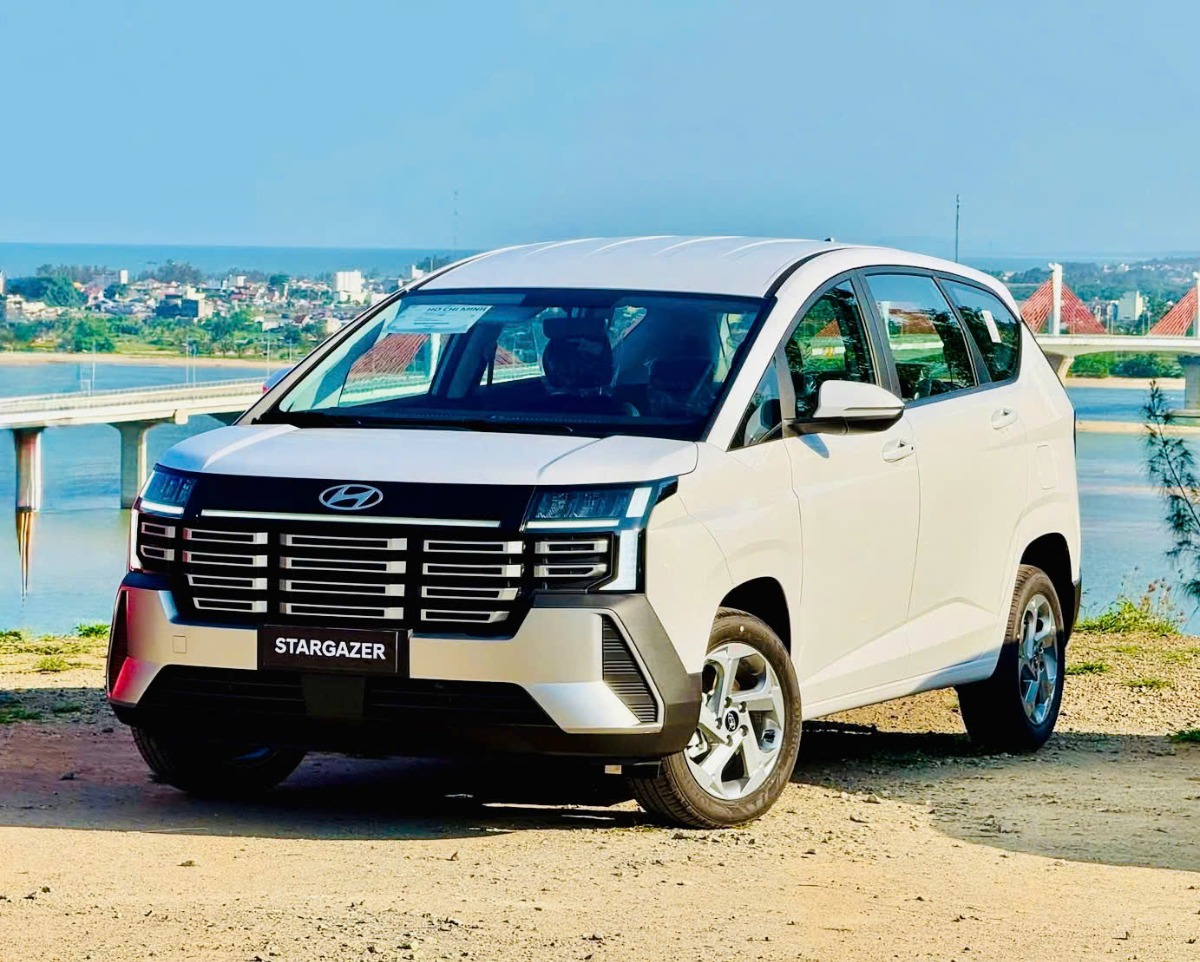 So sánh Hyundai Stargazer 2026 và Toyota Veloz Cross: nên mua xe 7 chỗ nào lợi hơn cho gia đình Việt?